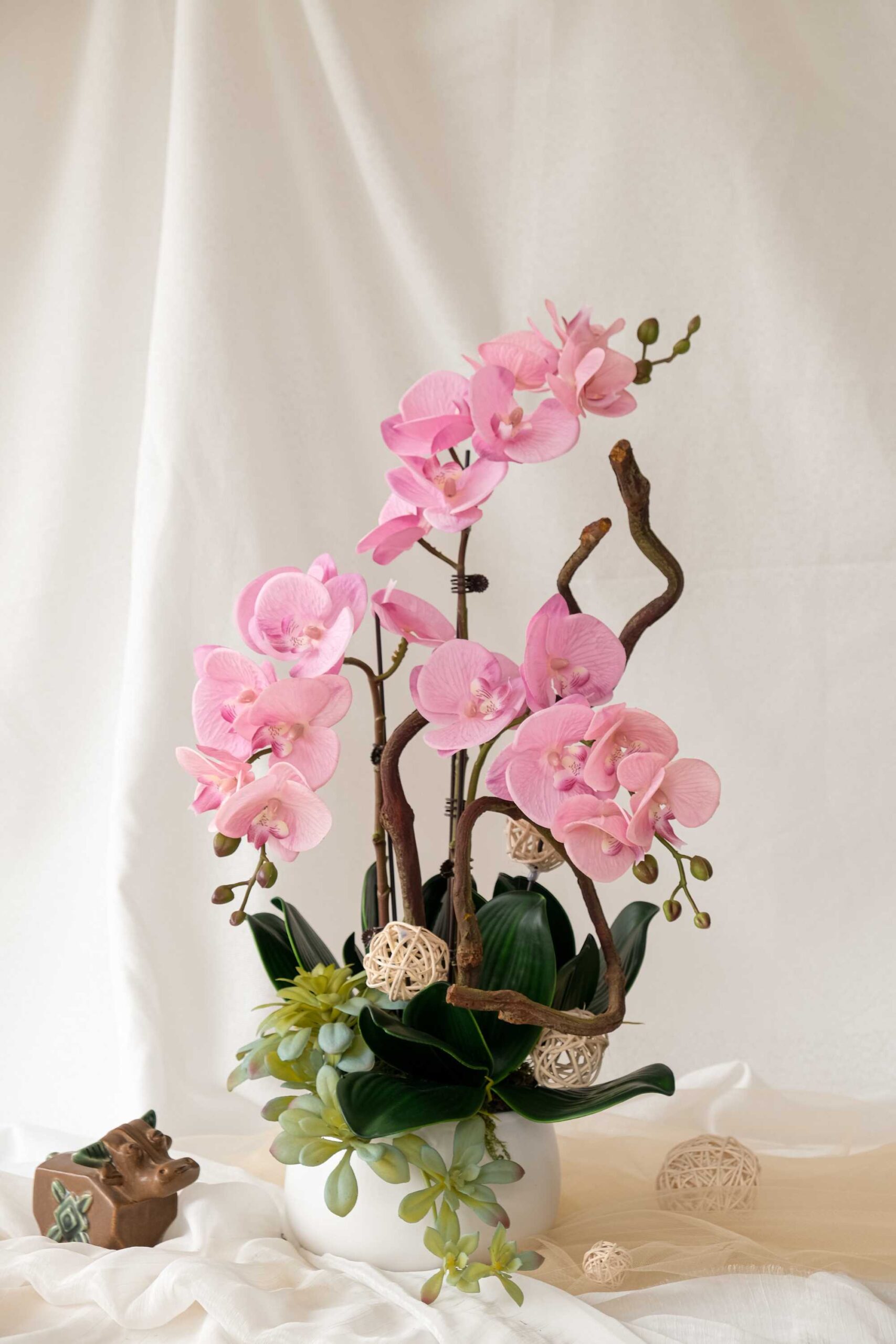 Bình hoa lan hồ điệp tone hồng mix cành