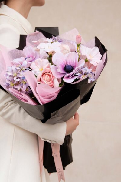 Bó hoa quà tặng mix hải quỳ hoa hồng tone hồng tím