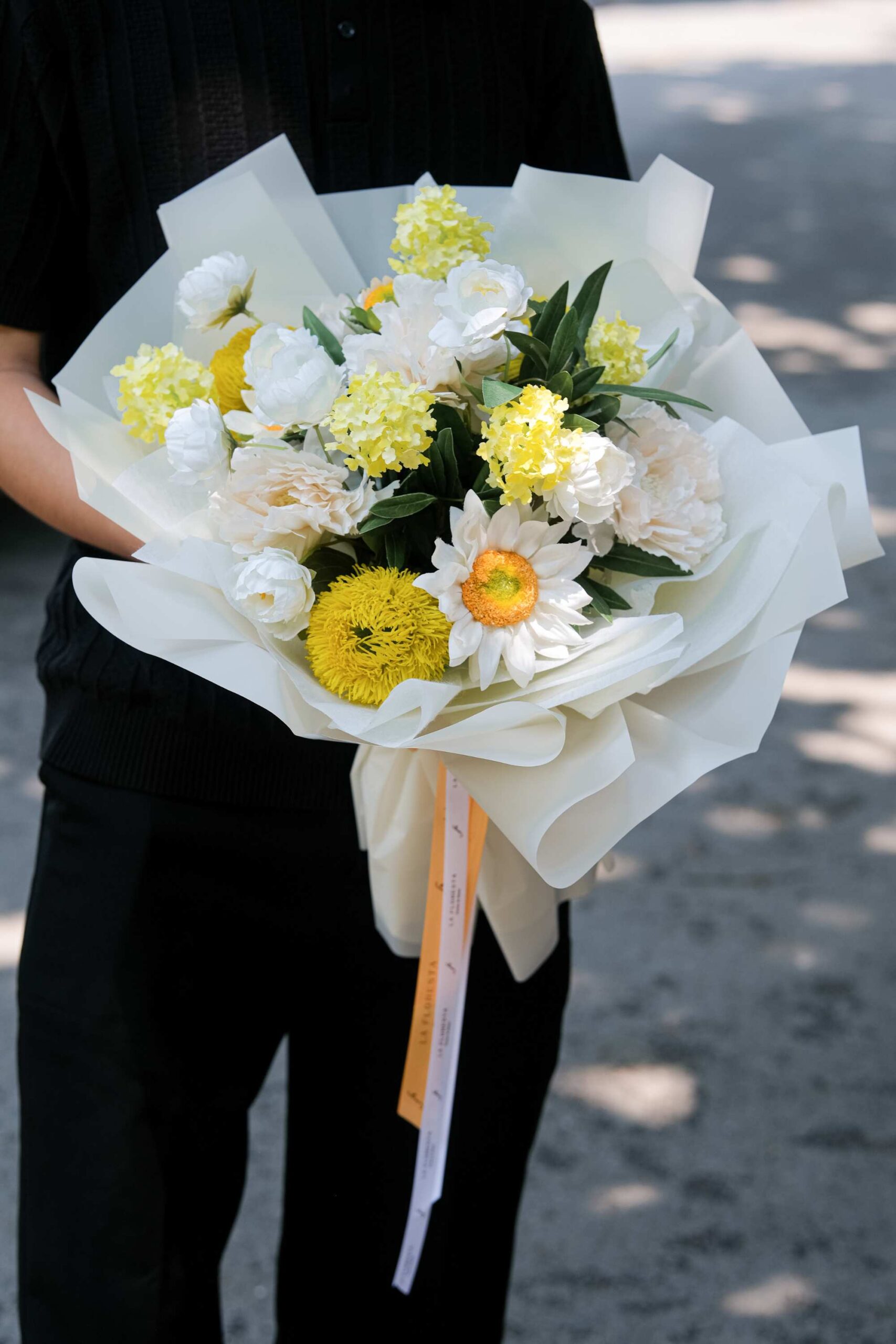 Bó hoa quà tặng mix hướng dương tú cầu tone vàng