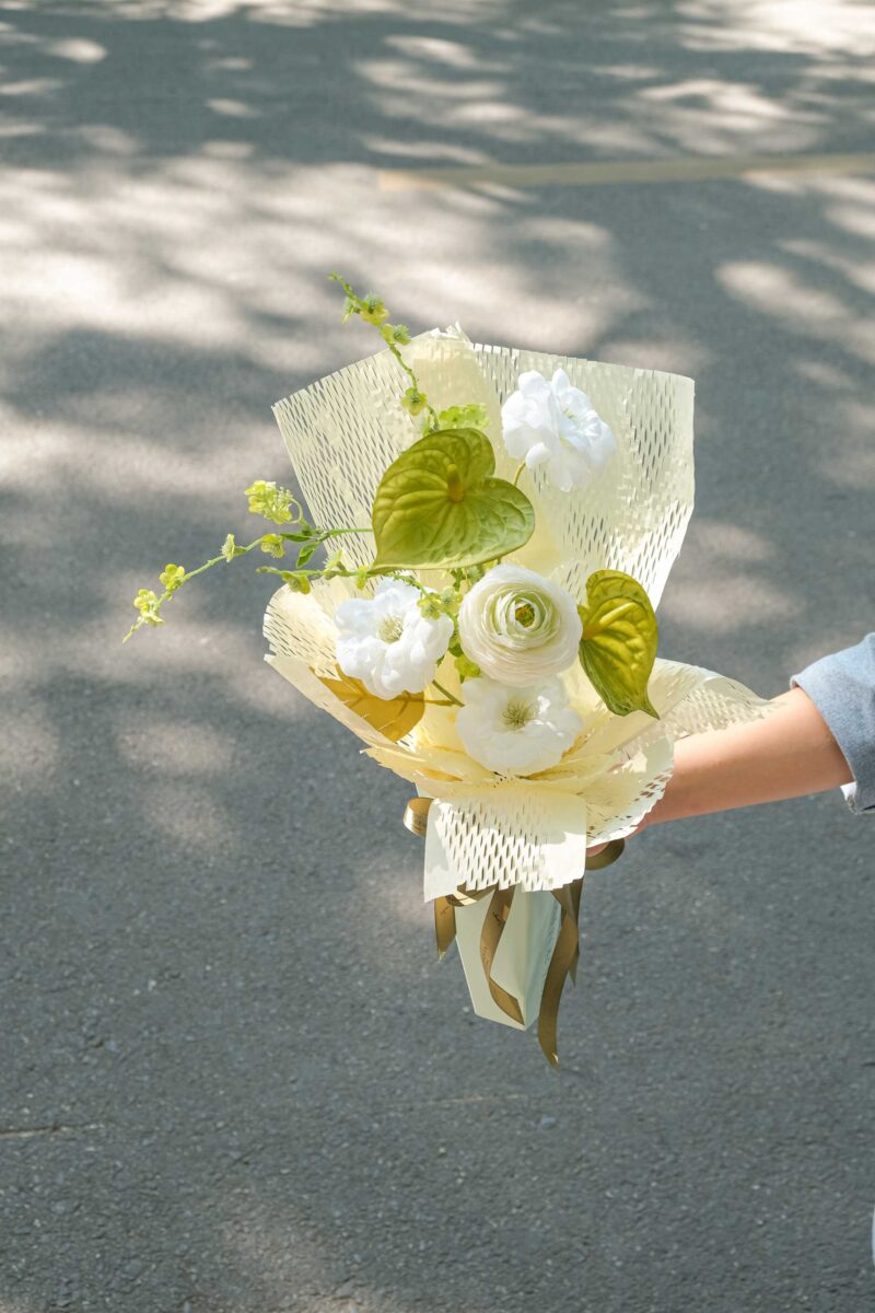Bó hoa quà tặng mix mao lương lá môn tone xanh cốm
