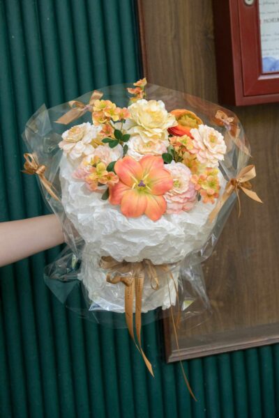 Bó hoa lụa quà tặng mix mẫu đơn mao lương tulip tone vàng cam
