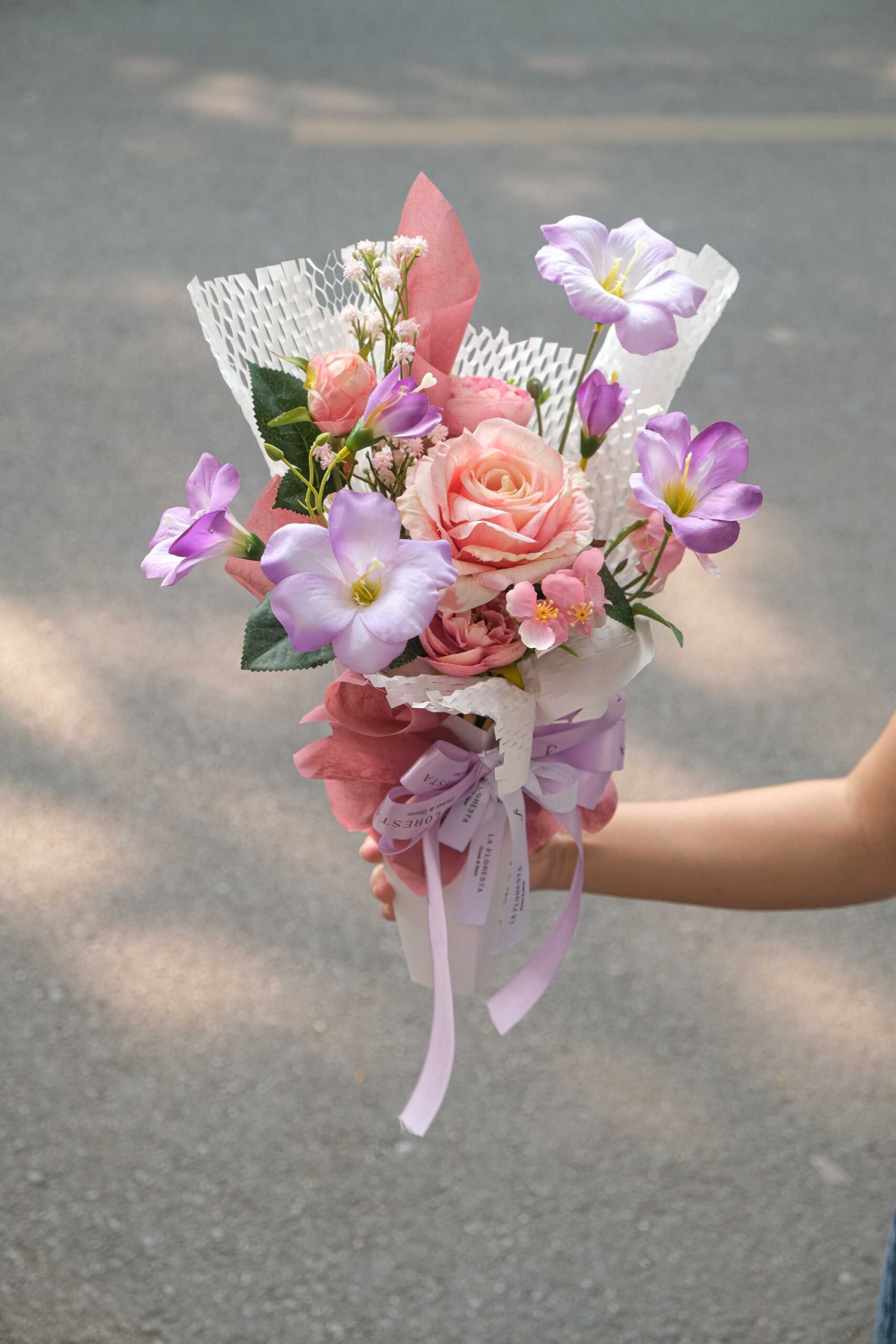 Bó hoa quà tặng mix tulip hoa hồng tone tím hồng