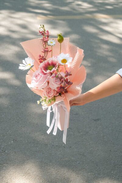 Bó hoa quà tặng ốc quế mix hải quỳ hoa hồng cúc tone hồng cam