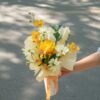 Bó hoa quà tặng ốc quế mix hoa hồng cúc daisy lan á tone vàng