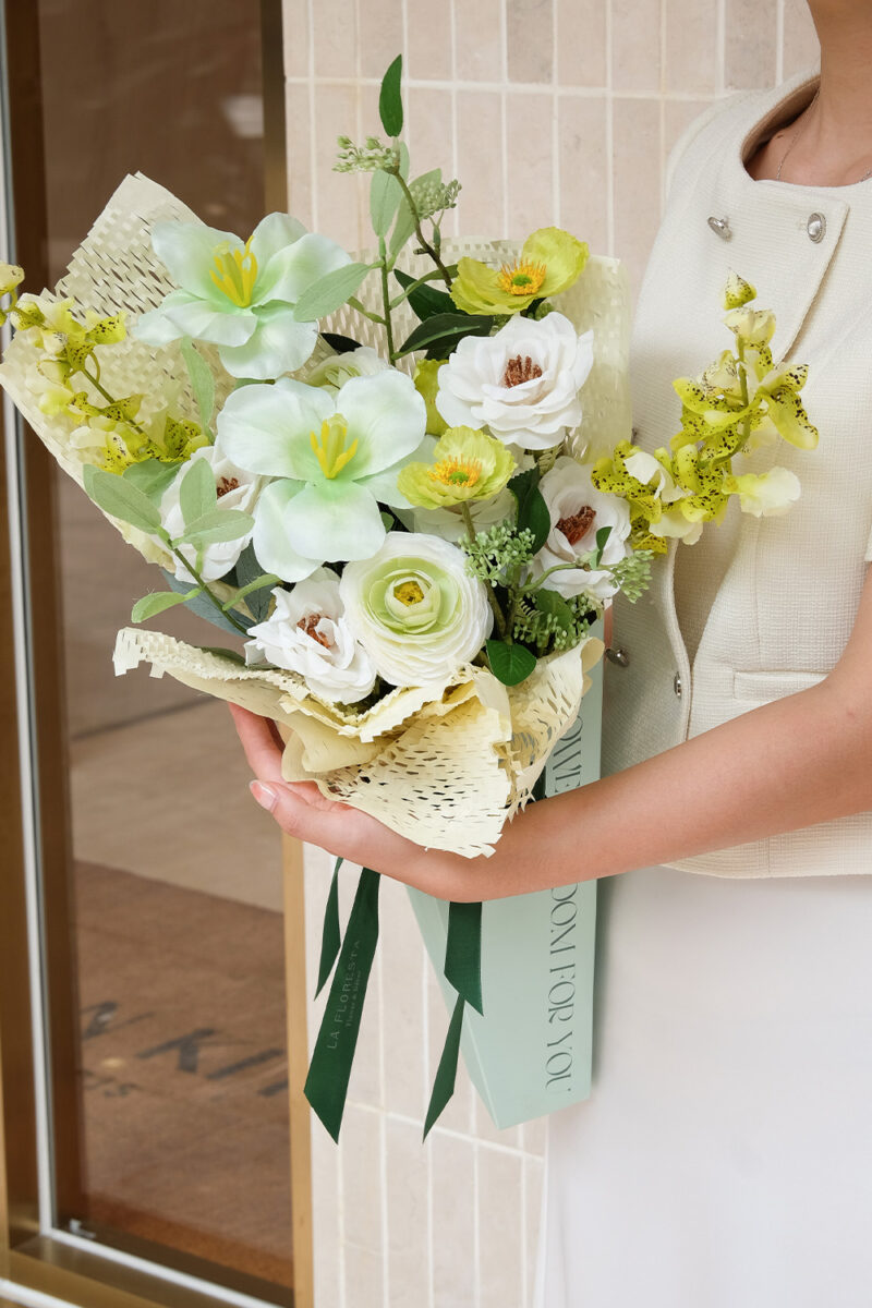 Bó hoa lụa quà tặng ốc quế mix mao lương tulip lan tone xanh cốm trắng