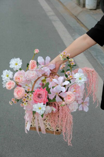 Giỏ hoa quà tặng mix mao lương cành rủ tone hồng