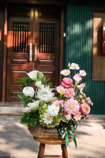 Giỏ hoa quà tặng mix mao lương thược dược tú cầu rum tone xanh hồng
