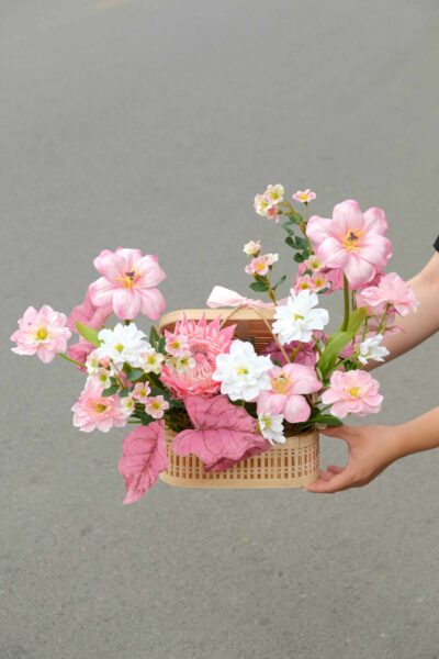 Giỏ hoa quà tặng mix tulip cúc cánh bướm tone hồng