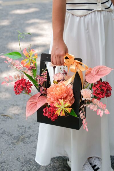 Túi hoa quà tặng mix mẫu đơn tú cầu tone hồng đỏ