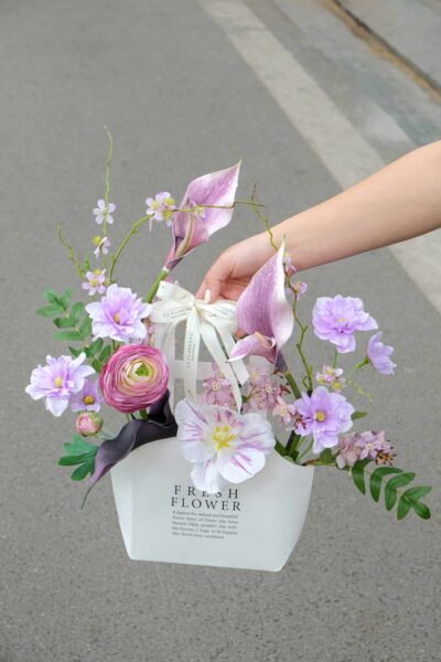 Túi hoa quà tặng mix tulip rum tone tím