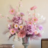 Bình hoa mẫu đơn mix cúc daisy anh túc tone hồng tím