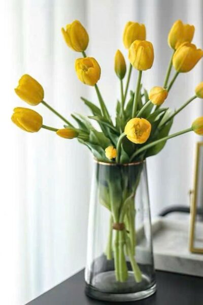 Bình hoa tulip cao su vàng