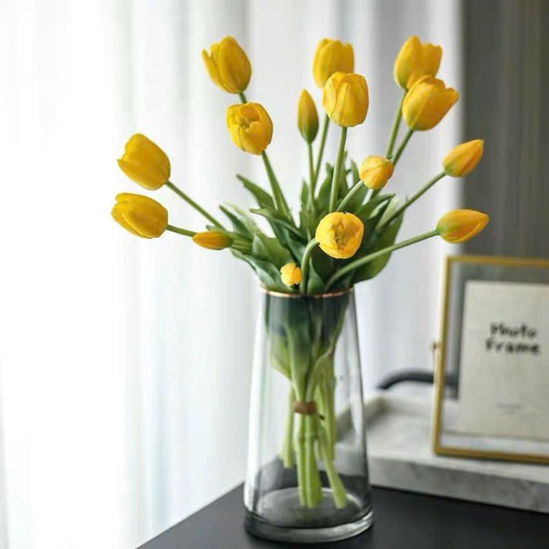 Bình hoa tulip cao su vàng