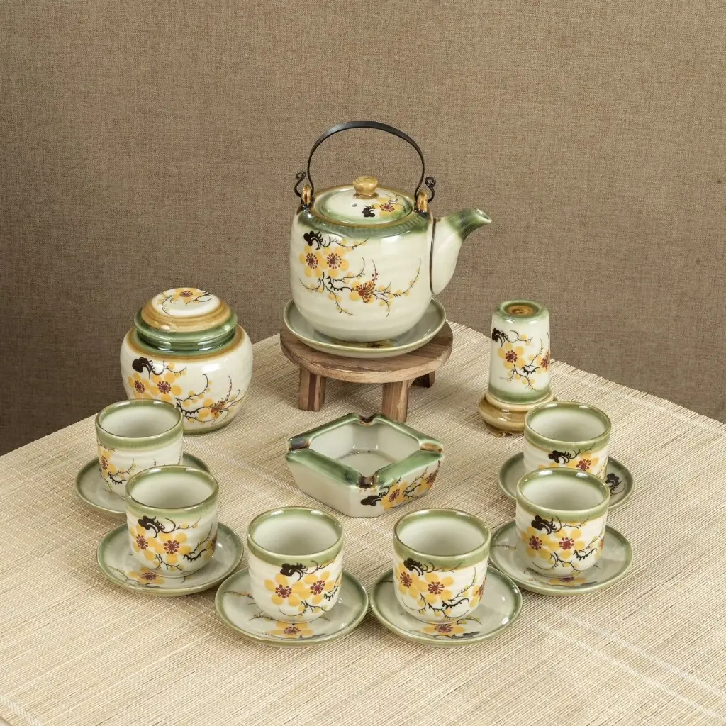 Bộ ấm trà hoa văn