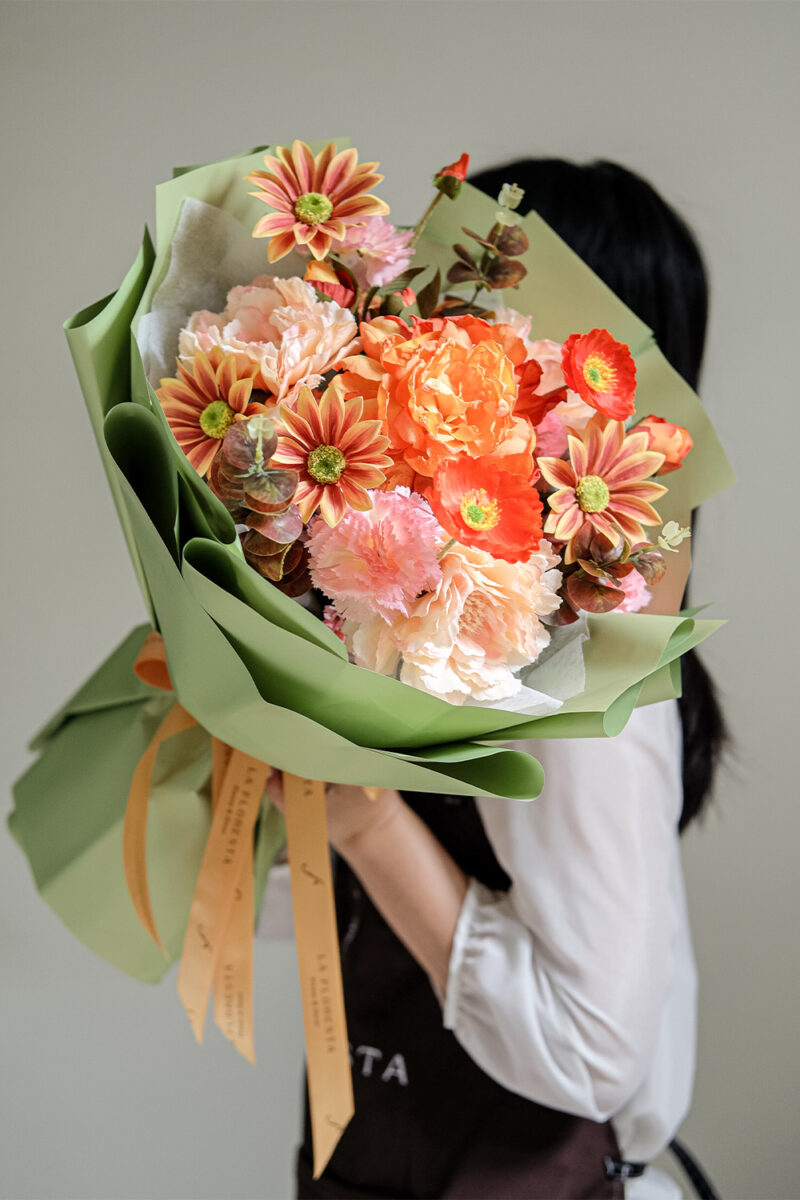 Bó hoa quà tặng mix mẫu đơn cúc daisy tone cam