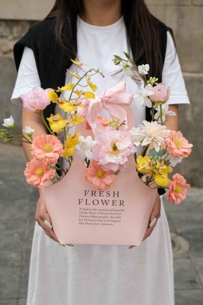 Túi hoa quà tặng mix mẫu đơn lan vũ nữ tone hồng vàng
