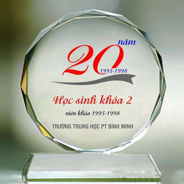 Kỷ niệm chương quà tặng thầy cô nhân ngày họp lớp