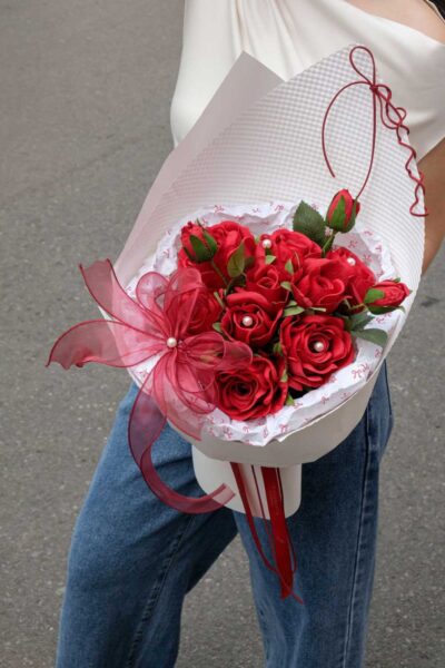 Bó hoa hồng đỏ mix ngọc trai