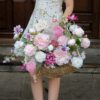 Giỏ hoa mix mẫu đơn cúc nhọn tú cầu nhỏ tone hồng tím