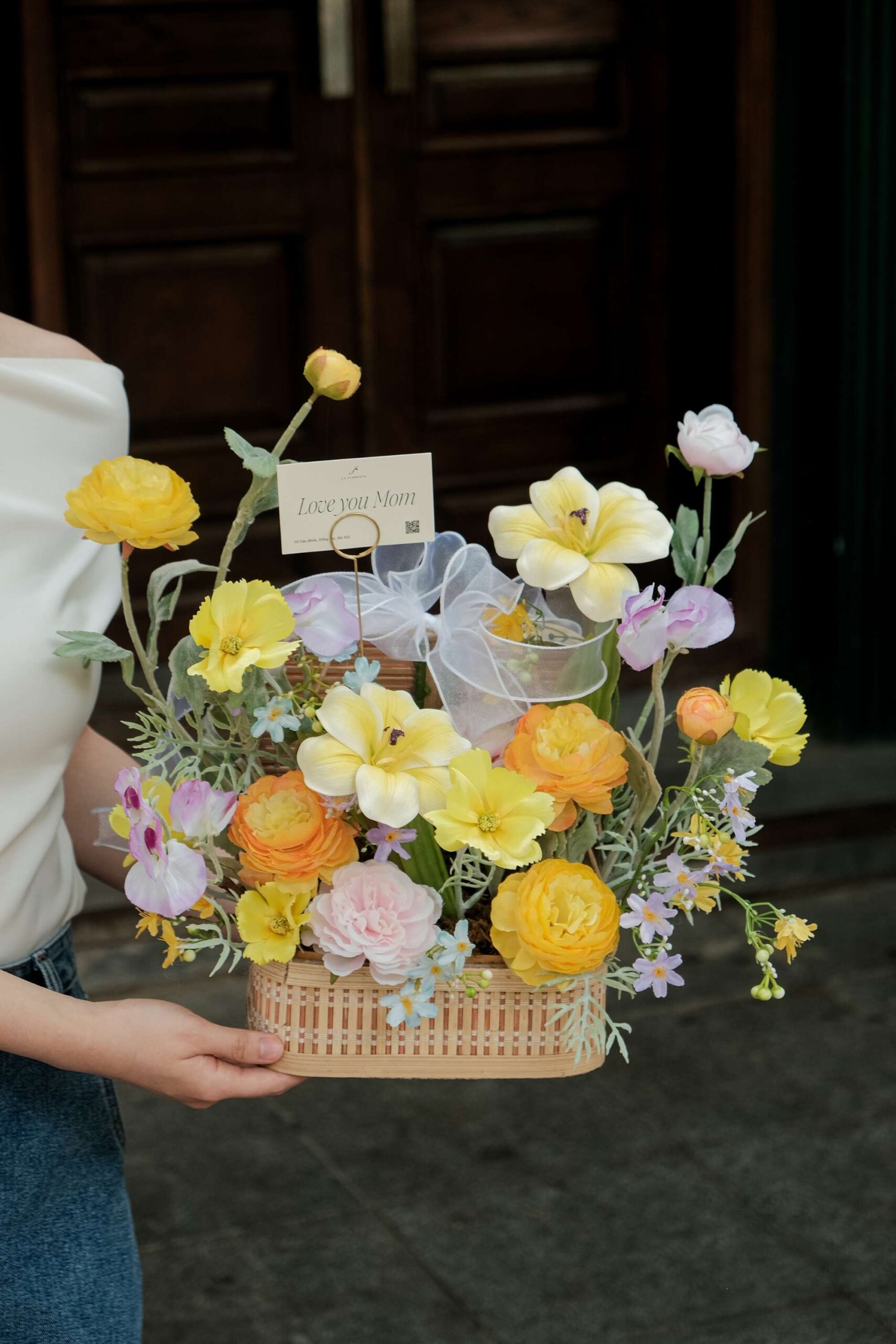 Lẵng hoa lụa mix mao lương tulip tone vàng