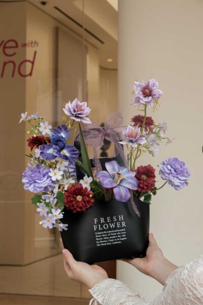 Túi hoa mix mẫu đơn tulip thủy tiên tone tím đỏ